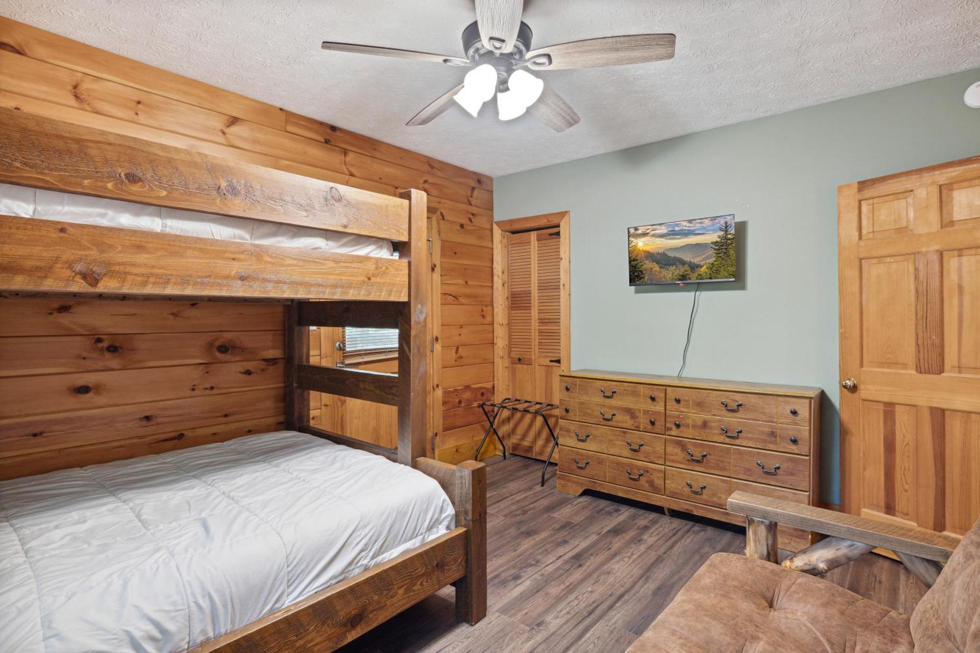 1 Min To The Parkway Spacious Cabin W 3 Suites And Extra Bedroom! Pigeon Forge Exterior photo